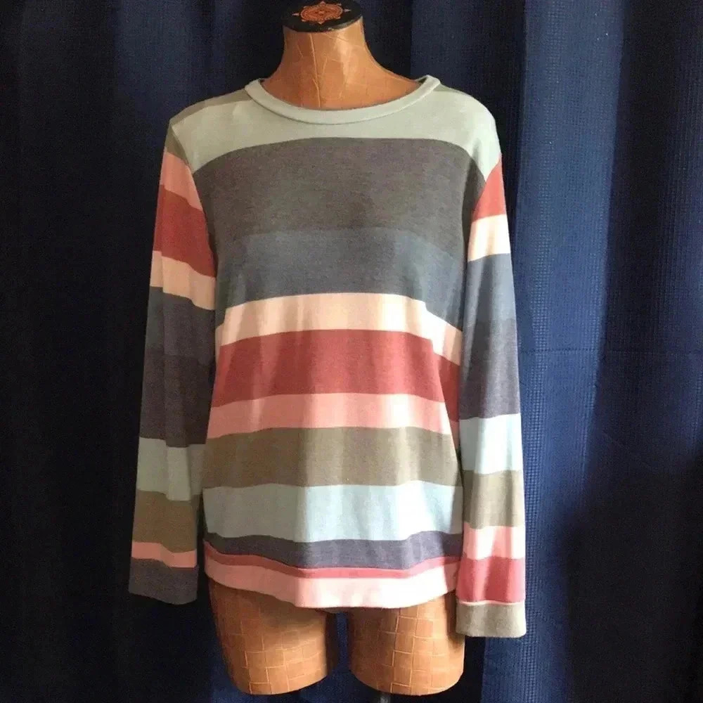 Women’s Medium Striped boutique sweater